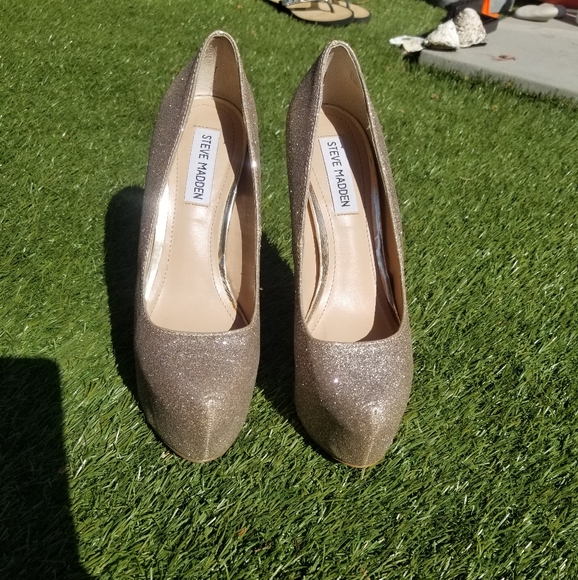 Steve Madden Dejavu Platform Pumps - Picture 4 of 8